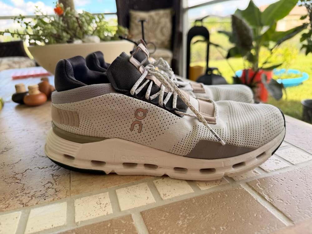 On Running Cloudnova Size US 9.5 women’s White Sand